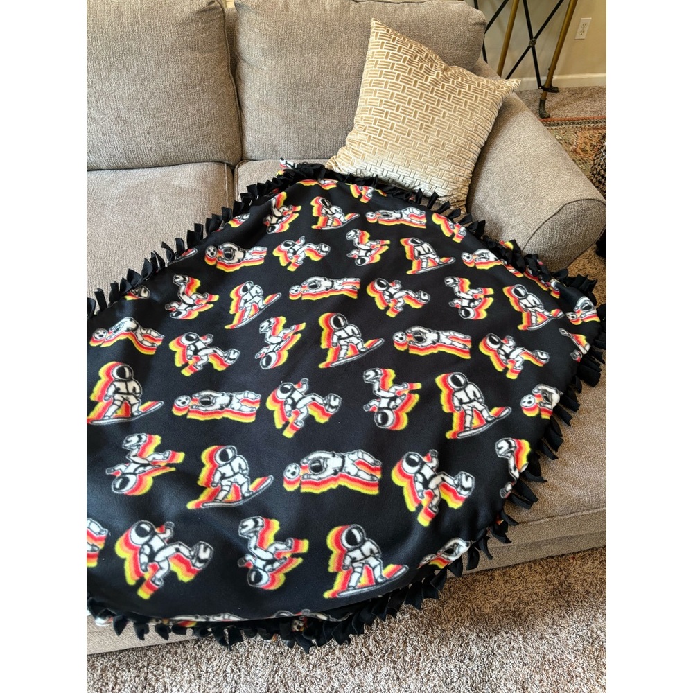 Mini size throw Astronauts